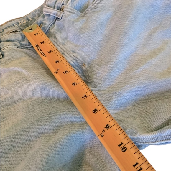 American Eagle Mom Denim Jeans Light Blue Wash Slight Stretch Size 6 Short - Picture 7 of 12